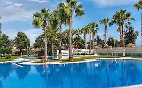 Luxurious Spacious Three Bedroom Apartment On Beachfront
